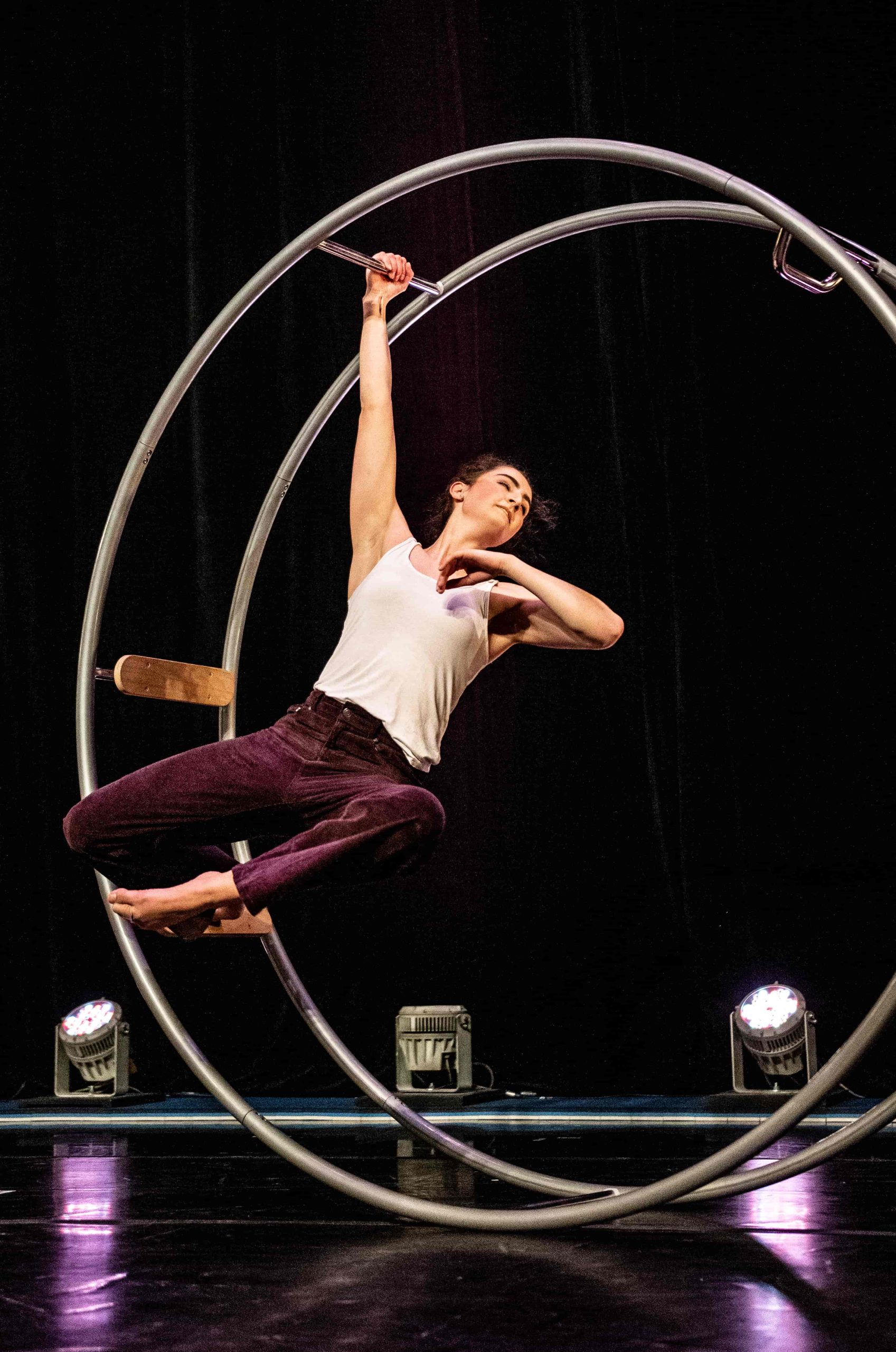 Camille-Berube-roue-allemande-cirque